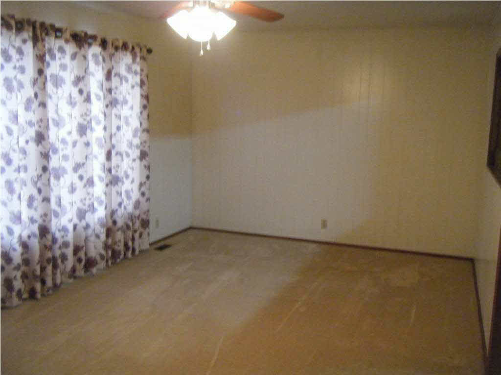 103 Graham Street Carthage, MS 39051 - Photo 6 of 10 living room