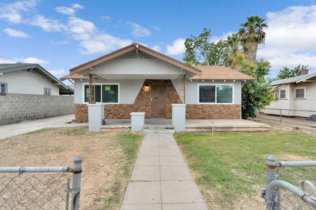 $284,950 | 617 North Farris Avenue, Fresno, CA 93728