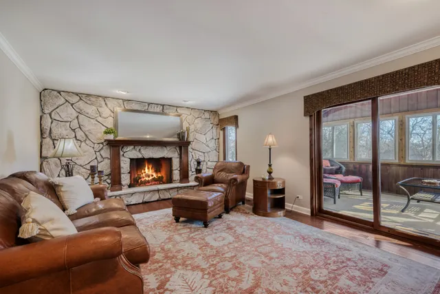 $699,900 | 3881 Bordeaux Drive, Hoffman Estates, IL 60192