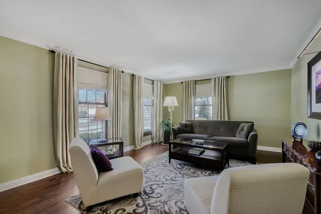 $699,900 | 3881 Bordeaux Drive, Hoffman Estates, IL 60192