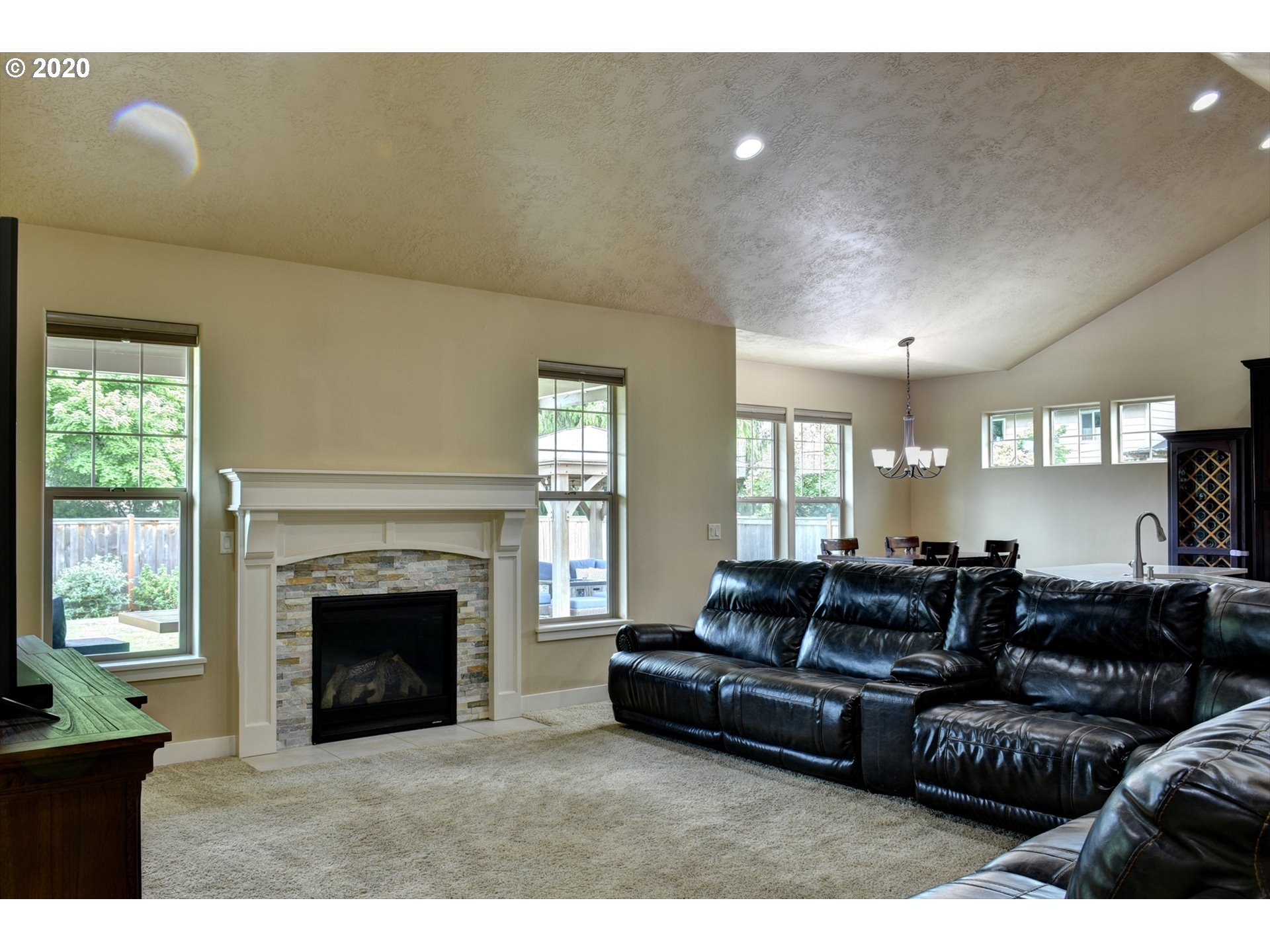 992 Riverstone Lane Springfield, OR 97477 - Photo 4 of 32
