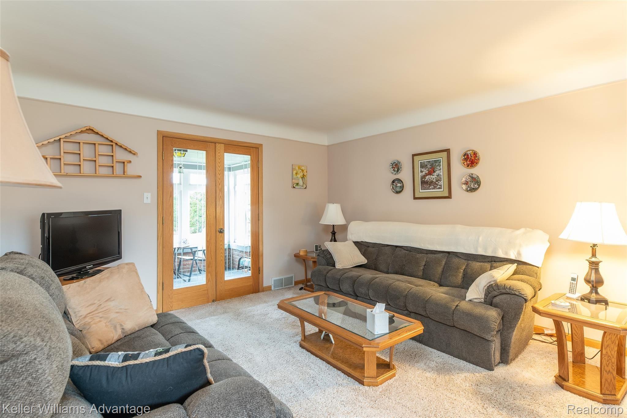 11099 Levan Road Livonia, MI 48150 - Photo 7 of 41 DSC_0792-Edit.jpg