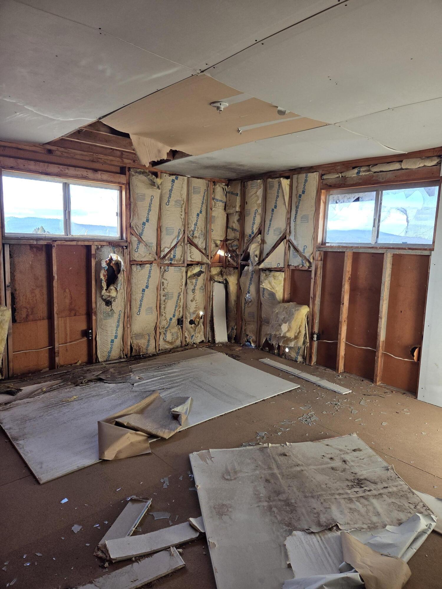 27960 Wheeler Street Chiloquin, OR 97624 - Photo 11 of 17 a room with gym equipment