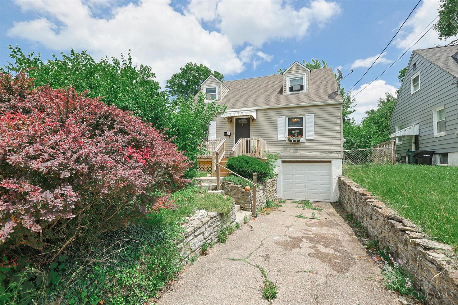 5754 Argus Road Cincinnati, OH 45224 - Photo 1 of 27