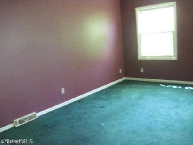 1141 Washburn Road Madison, NC 27025 - Photo 2 of 10 Living Room.