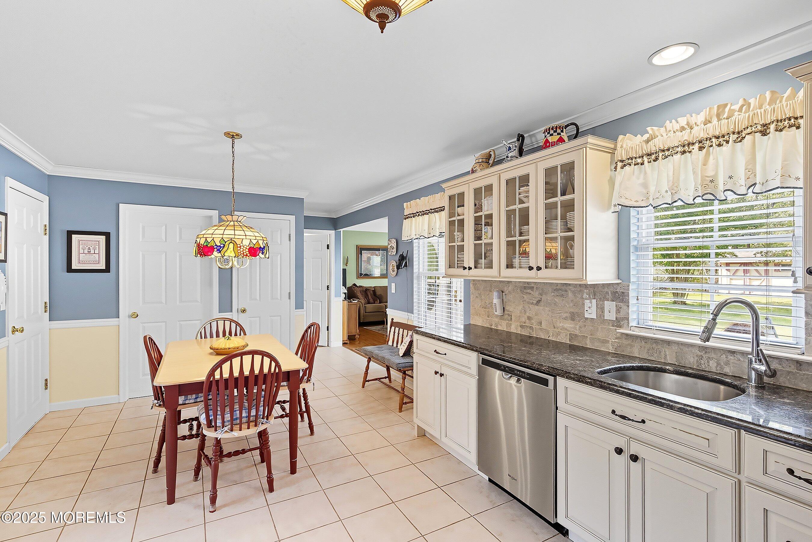 1990 Country Trace Toms River, NJ 08753 - Photo 10 of 33 a kitchen with granite countertop a sink and breakfast area