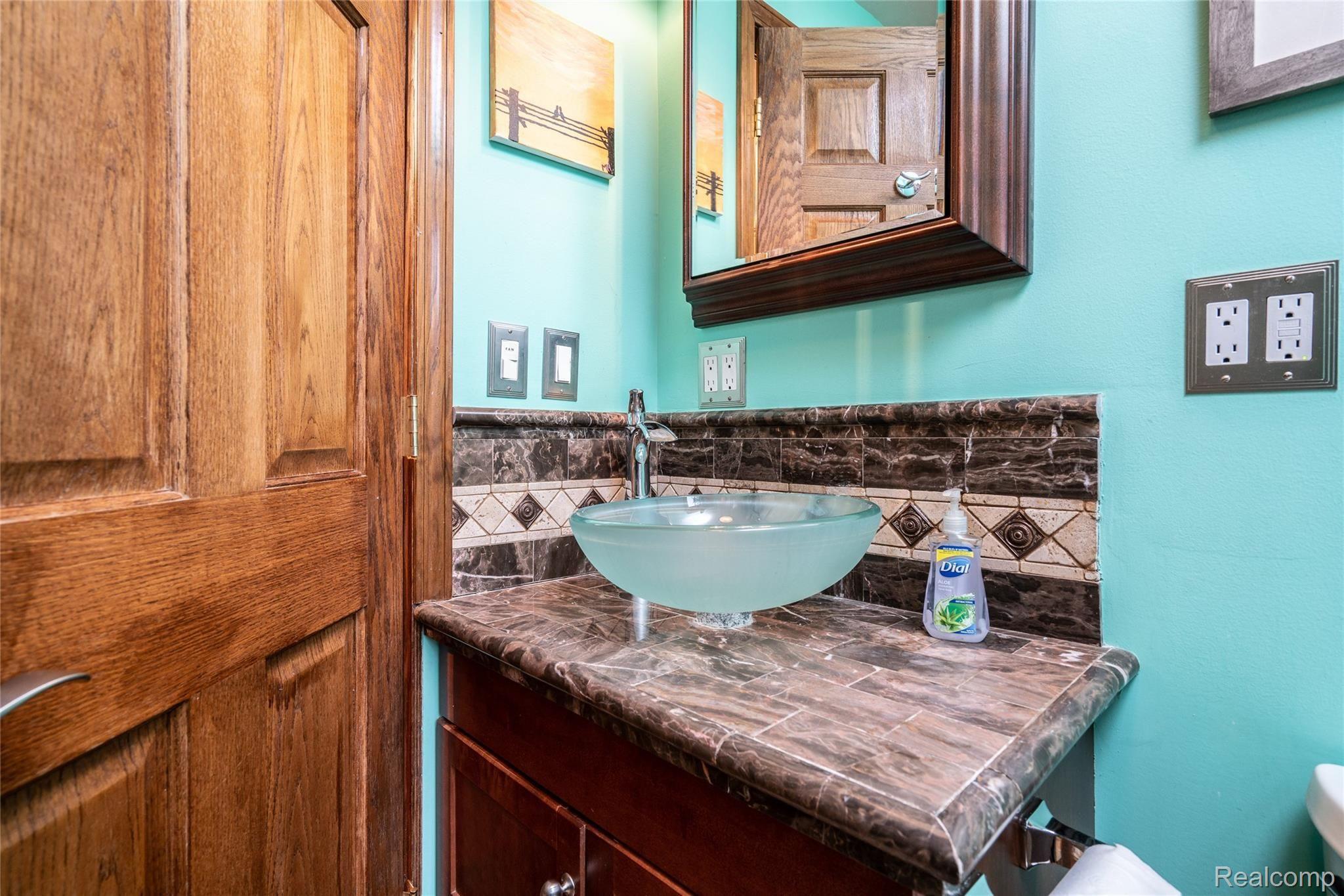 154 Roth Boulevard Clawson, MI 48017 - Photo 11 of 28 Roth-14.jpg