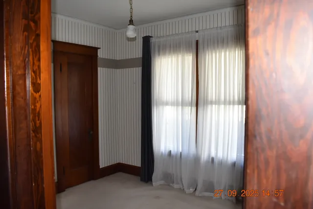 a view of an empty room and window