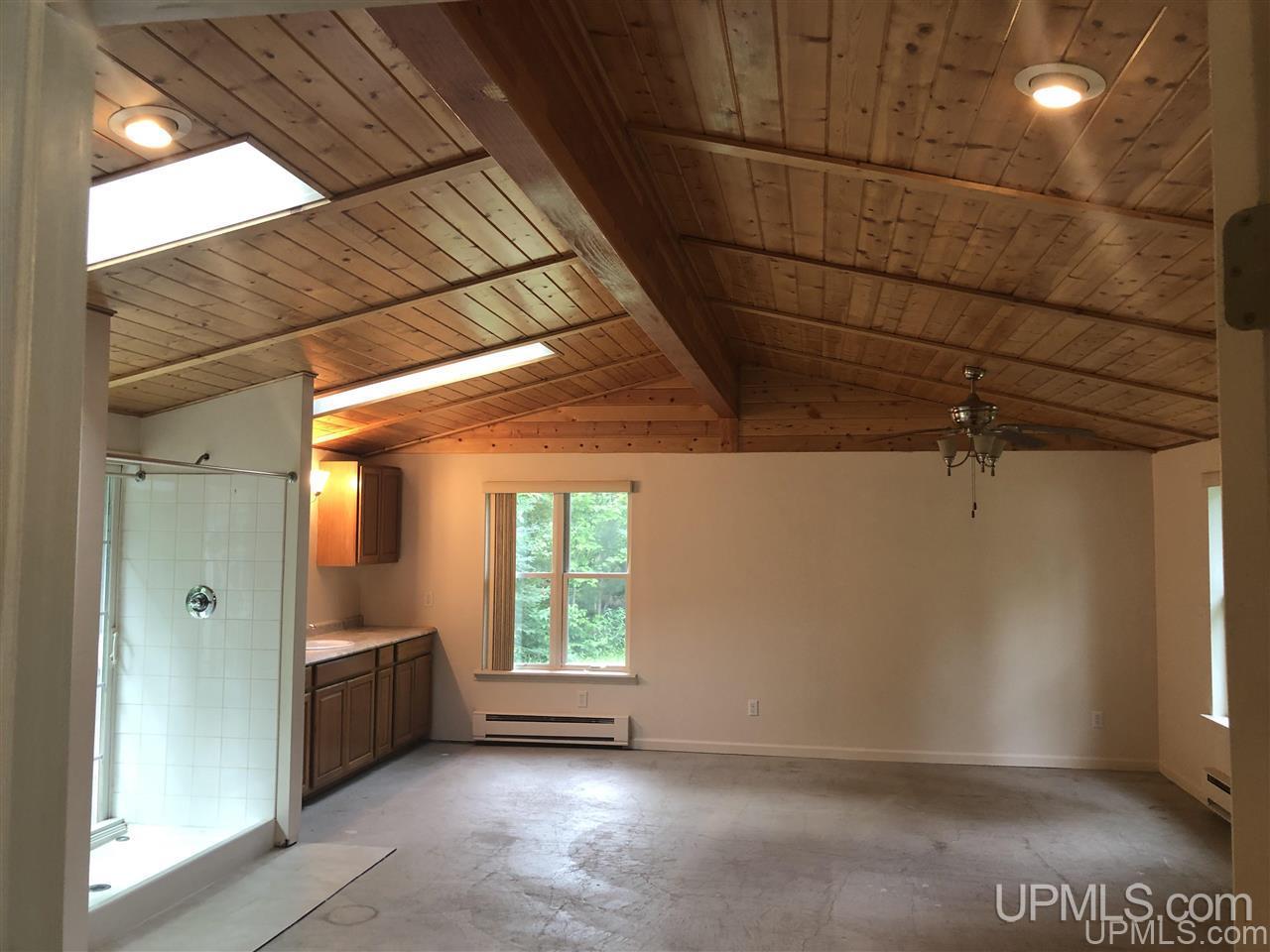 E9725 Old Indiantown Road Munising, MI 49862 - Photo 9 of 16 Gallery Image 9