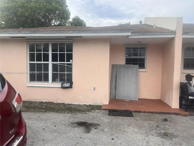 $3,000 | 571 Northeast 136th Street, Unit 571, North Miami, FL 33161