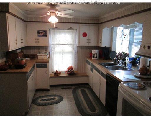 403 Hayes Street Elkview, WV 25071 - Photo 11 of 16 Kitchen.