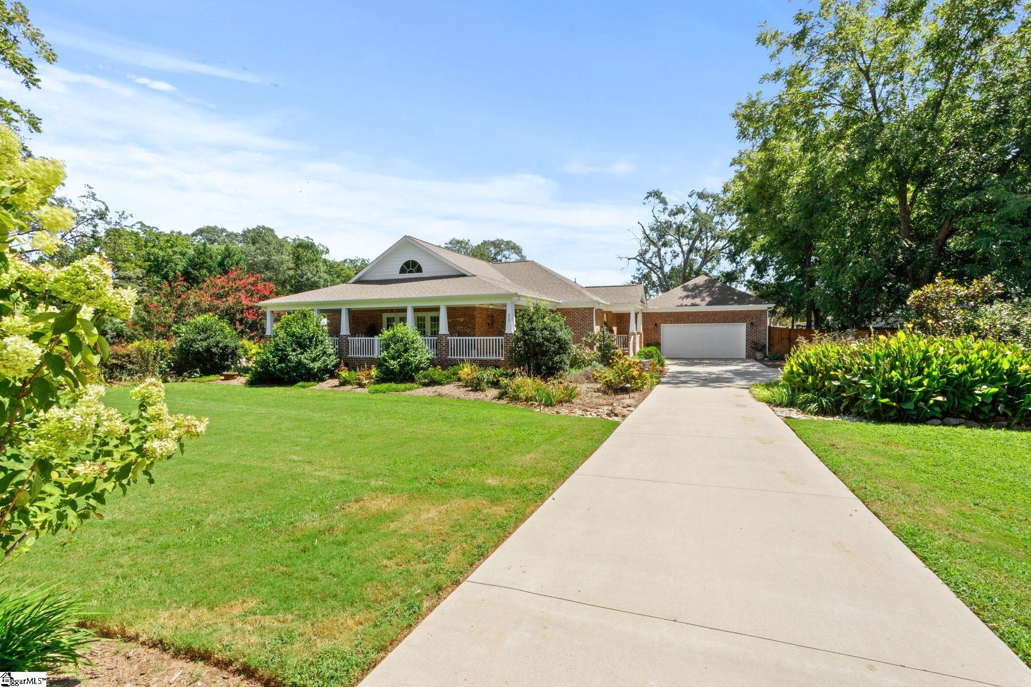 259 Inn Circle Fountain Inn, SC 29644 - Photo 3 of 47