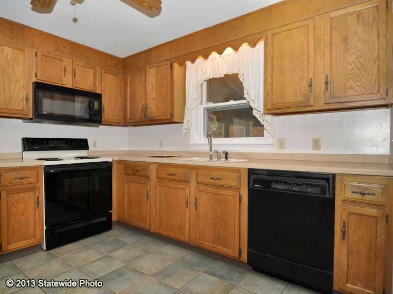 63 Stony Fort Road Exeter, RI 02874 - Photo 5 of 25 Kitchen.
