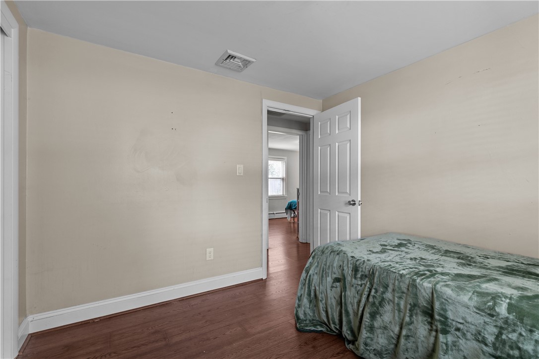 44 Larchmont Road Warwick, RI 02886 - Photo 24 of 49