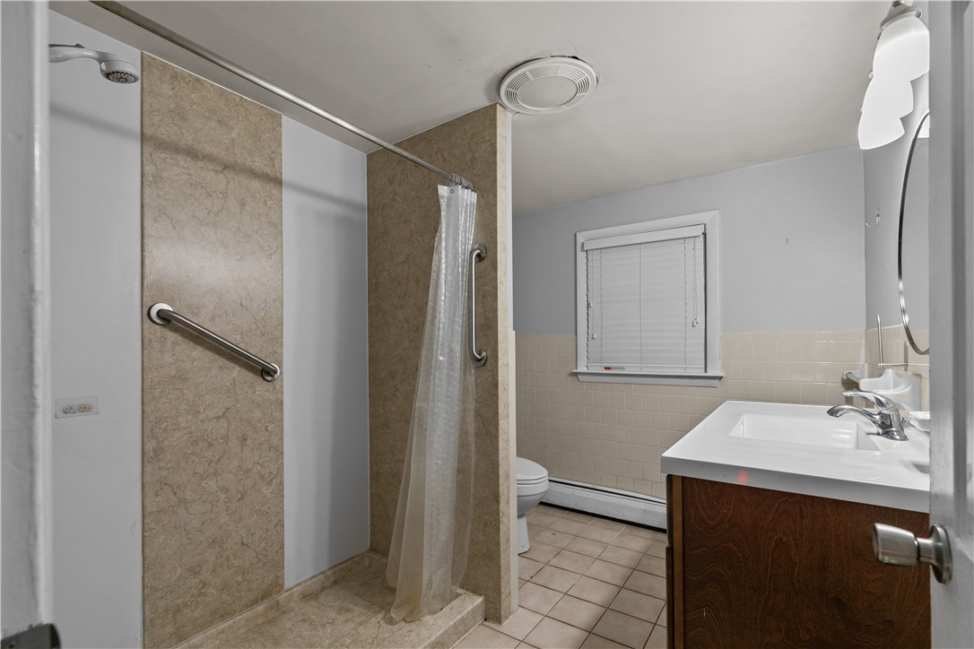 44 Larchmont Road Warwick, RI 02886 - Photo 28 of 49