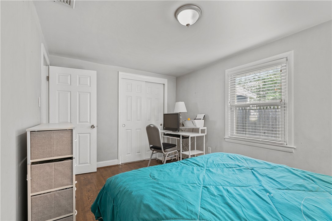44 Larchmont Road Warwick, RI 02886 - Photo 30 of 49