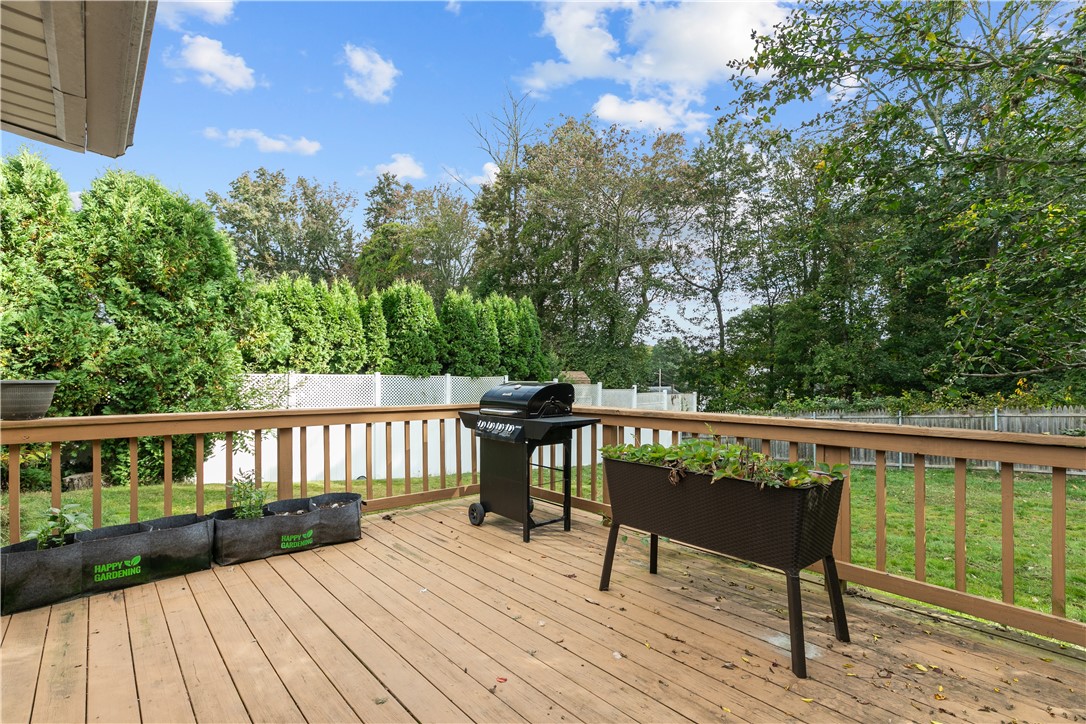 44 Larchmont Road Warwick, RI 02886 - Photo 41 of 49