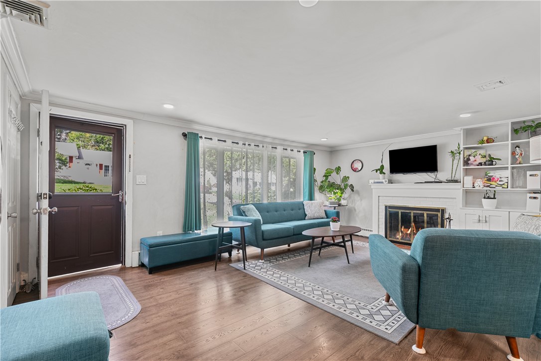 44 Larchmont Road Warwick, RI 02886 - Photo 5 of 49