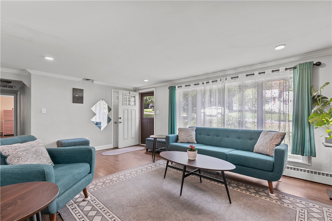 44 Larchmont Road Warwick, RI 02886 - Photo 9 of 49