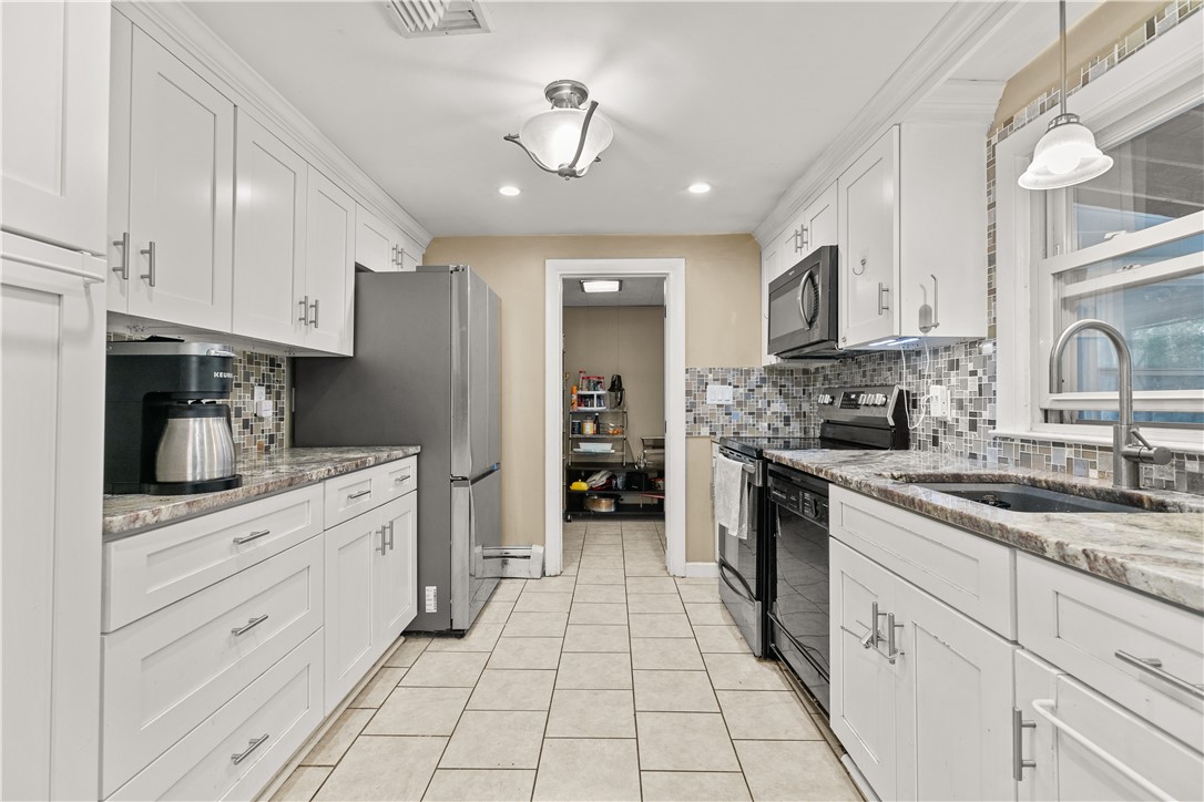 44 Larchmont Road Warwick, RI 02886 - Photo 10 of 49