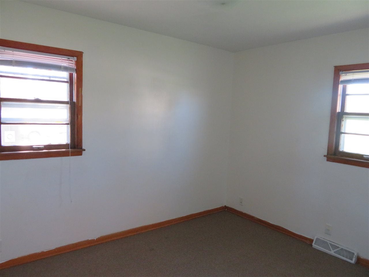 2203 La Porte Road Waterloo, IA 50702 - Photo 12 of 19 Gallery Image 12