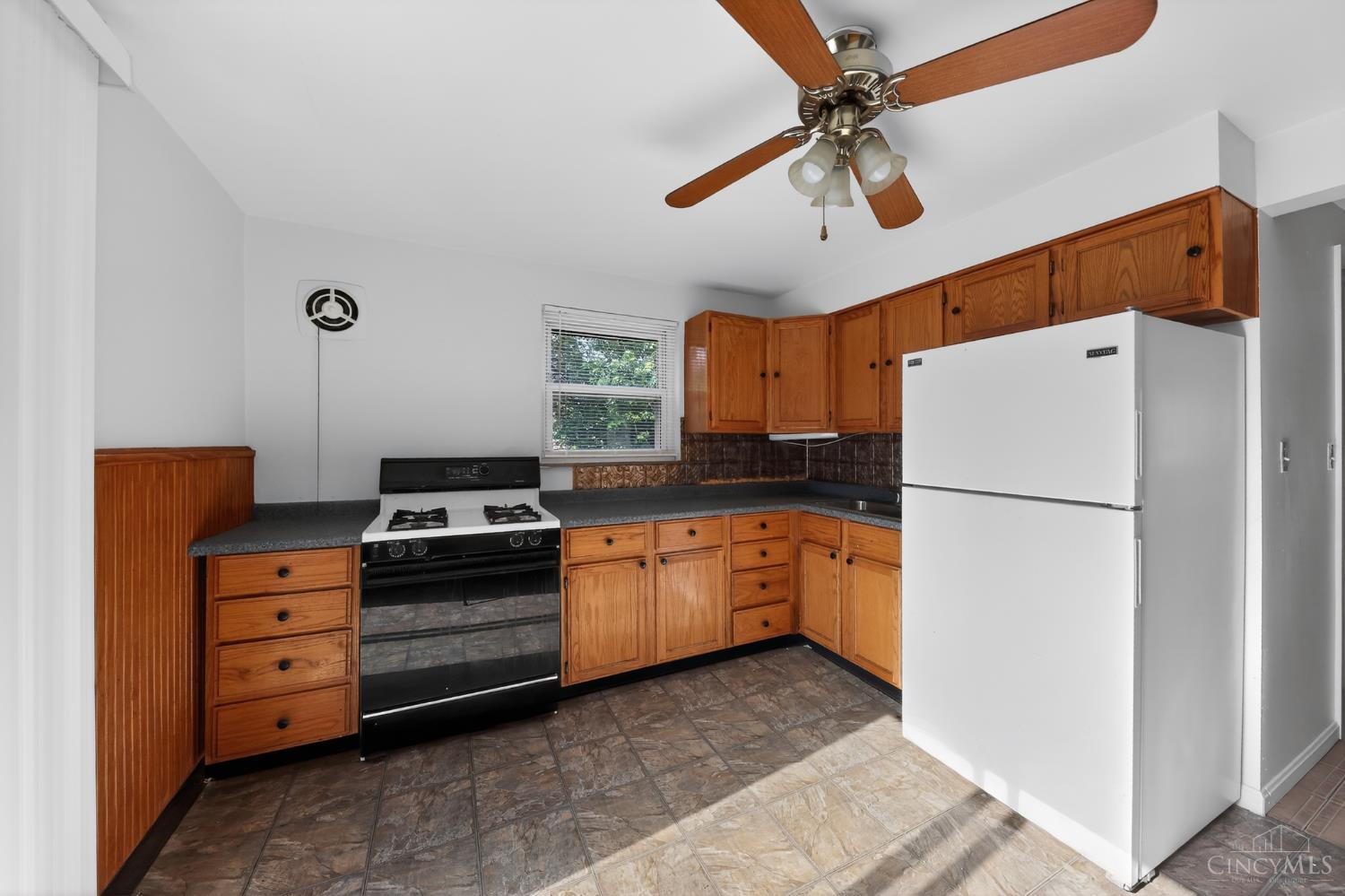 2505 Rack Court Cincinnati, OH 45239 - Photo 17 of 31