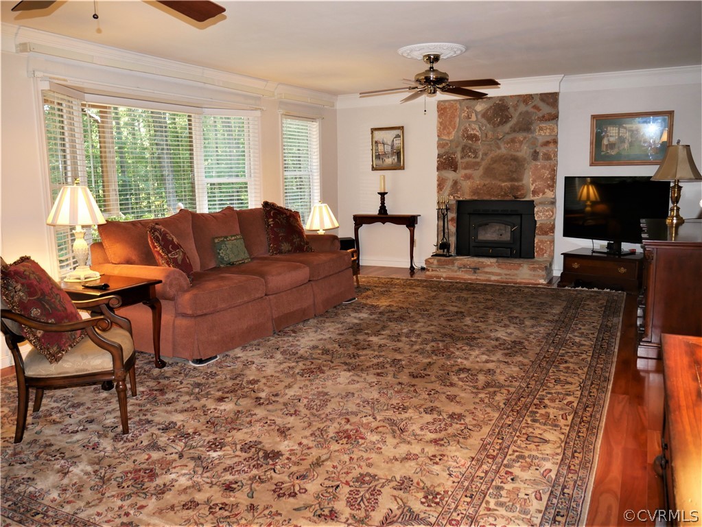 4656 East Grey Fox Gum Spring Gum Spring, VA 23065 - Photo 12 of 32 Living Room with stone fireplace