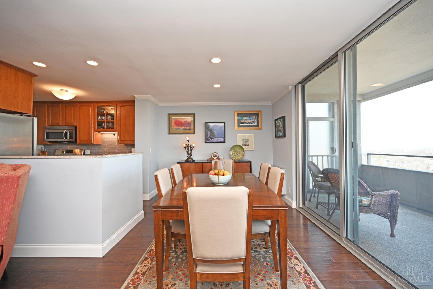 2324 Madison Road, Unit 1601 Cincinnati, OH 45208 - Photo 10 of 32 Gallery Image 10