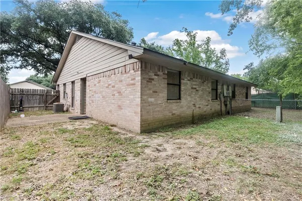 $1,595 | 616 Cross Timbers Drive, College Station, TX 77840