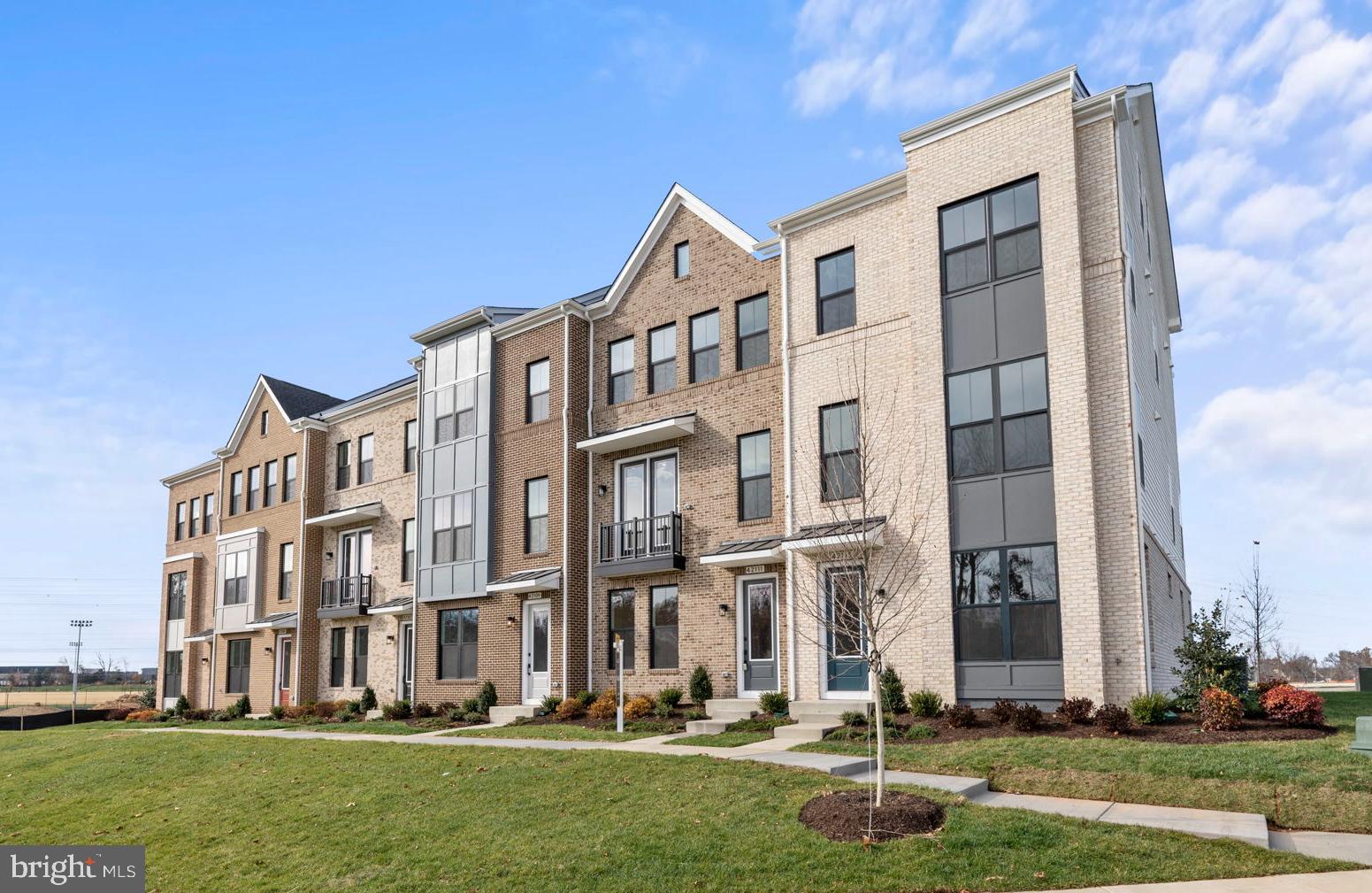 42111 Shining Star Square Ashburn, VA 20148 - Photo 2 of 36