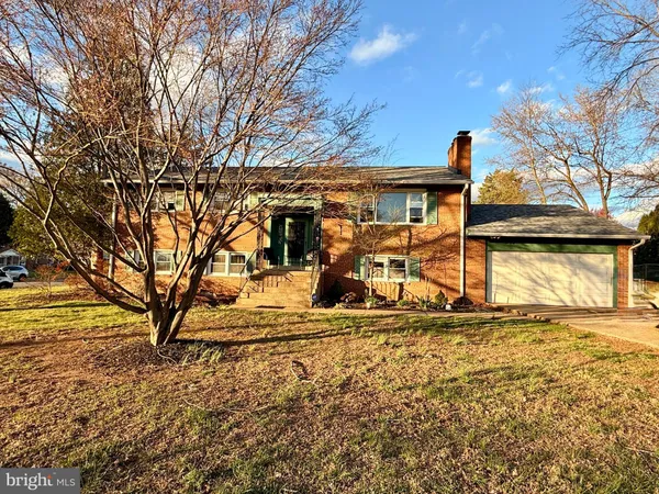 $599,990 | 8907 Fort Drive, Manassas, VA 20110
