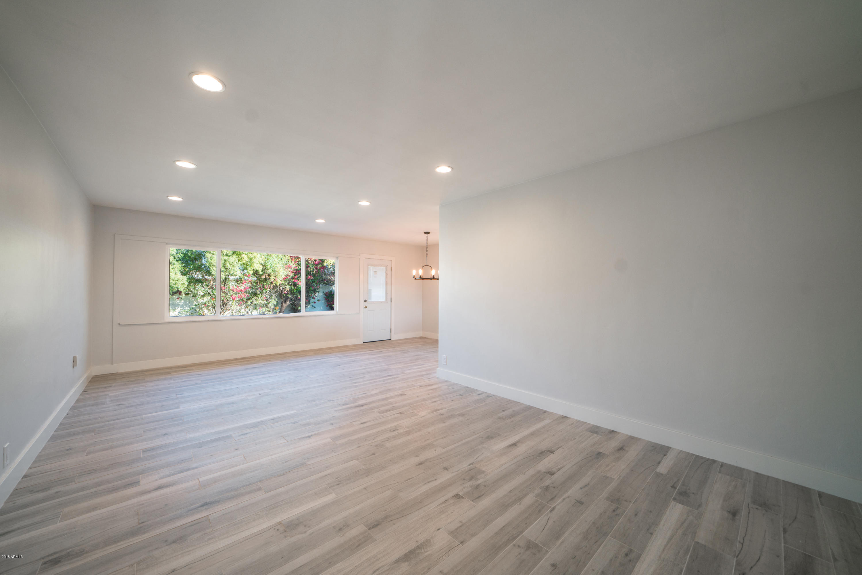 1016 West Picadilly Road Phoenix, AZ 85013 - Photo 5 of 13 Living Room