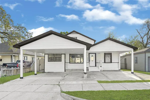 $2,680 | 513 Main Street, Pasadena, TX 77506