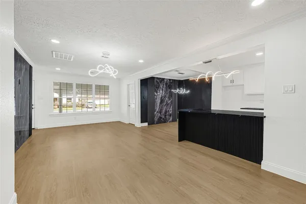 $2,680 | 513 Main Street, Pasadena, TX 77506