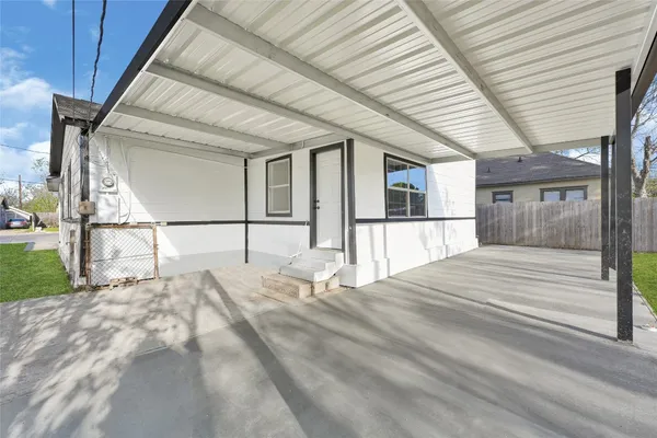 $2,680 | 513 Main Street, Pasadena, TX 77506