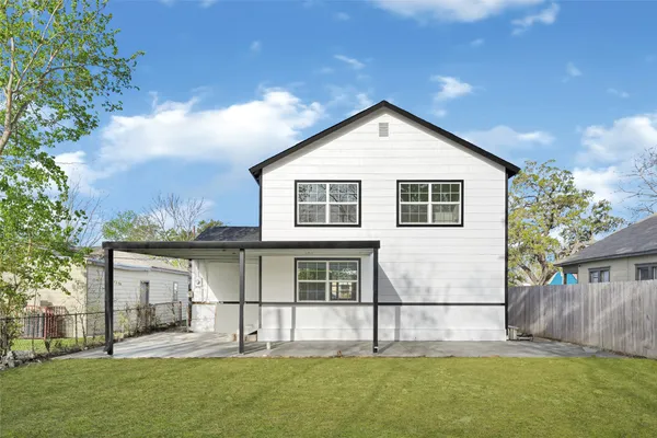 $2,680 | 513 Main Street, Pasadena, TX 77506