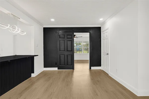 $2,680 | 513 Main Street, Pasadena, TX 77506