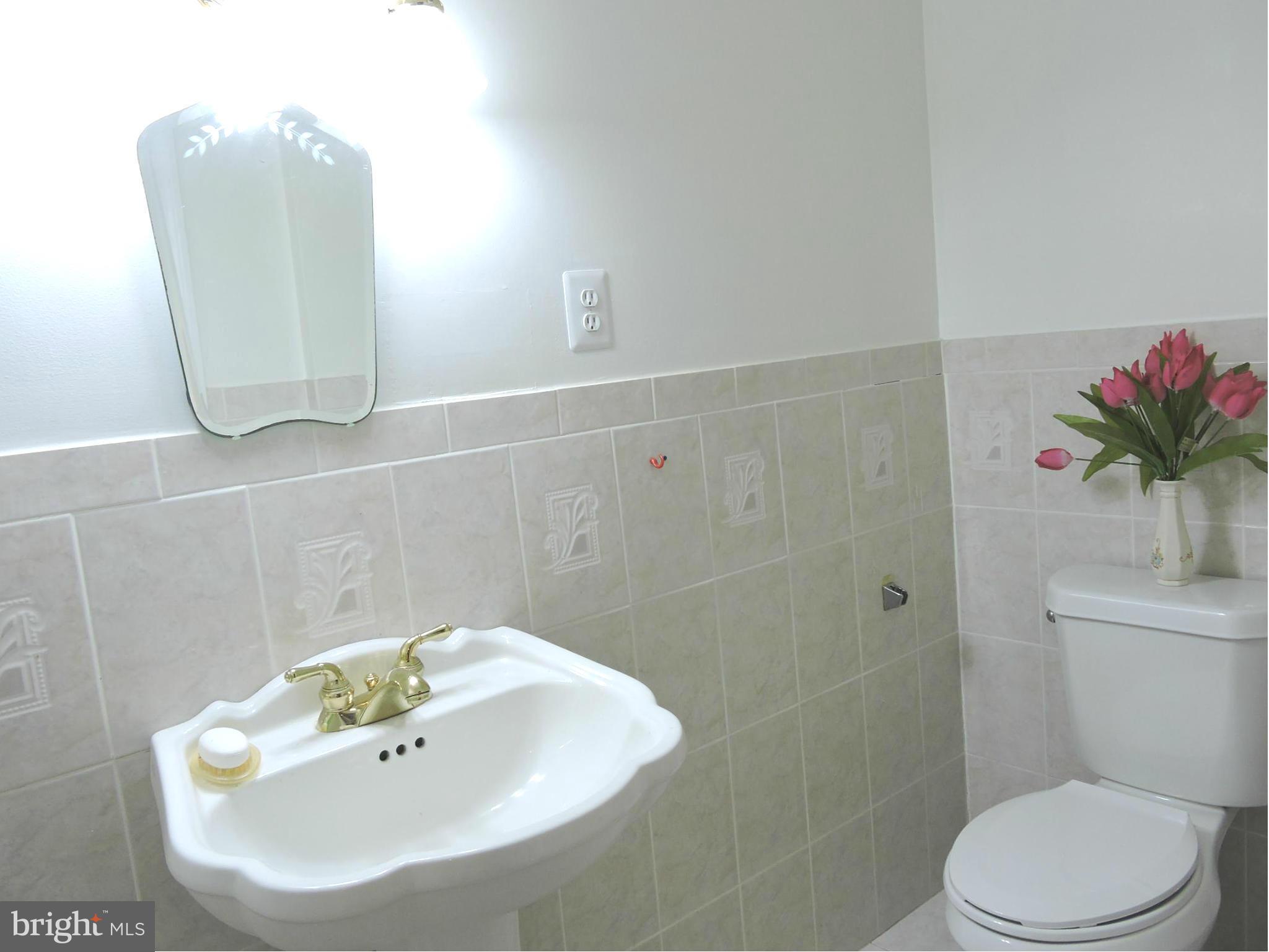 7523 Axton Street Springfield, VA 22151 - Photo 14 of 29 Bath