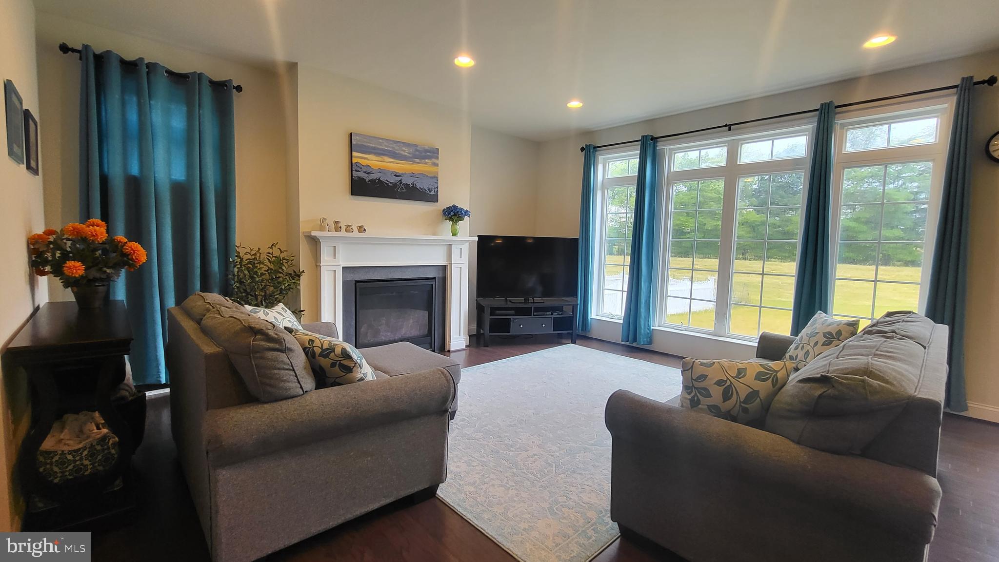 609 Line Road Mechanicsburg, PA 17050 - Photo 13 of 111 Spacious family room with wall of windows
