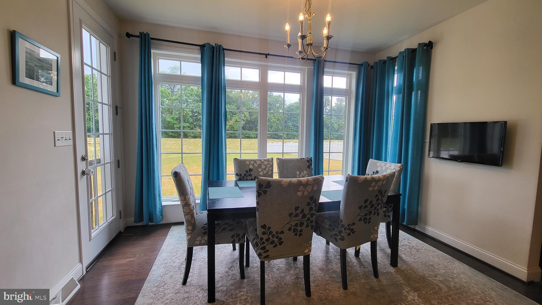 609 Line Road Mechanicsburg, PA 17050 - Photo 19 of 111 Breakfast area overlooking the backyard.