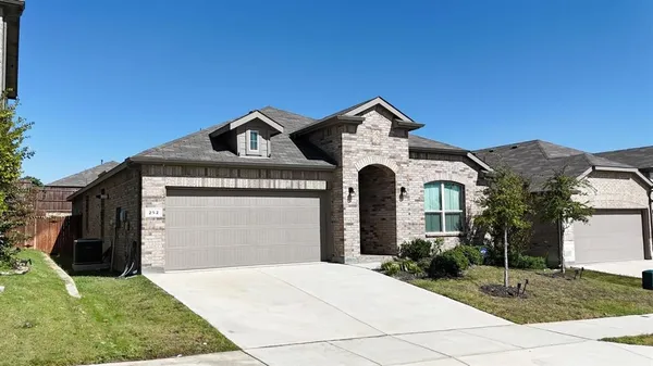 $2,595 | 252 Drumcliffe Drive, Fort Worth, TX 76052
