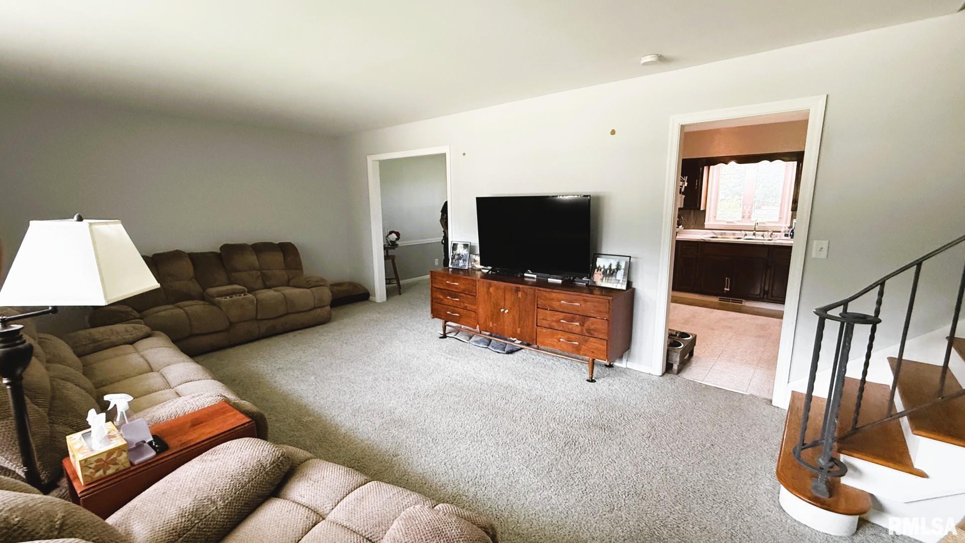 69 Nottingham Road Springfield, IL 62704 - Photo 3 of 17