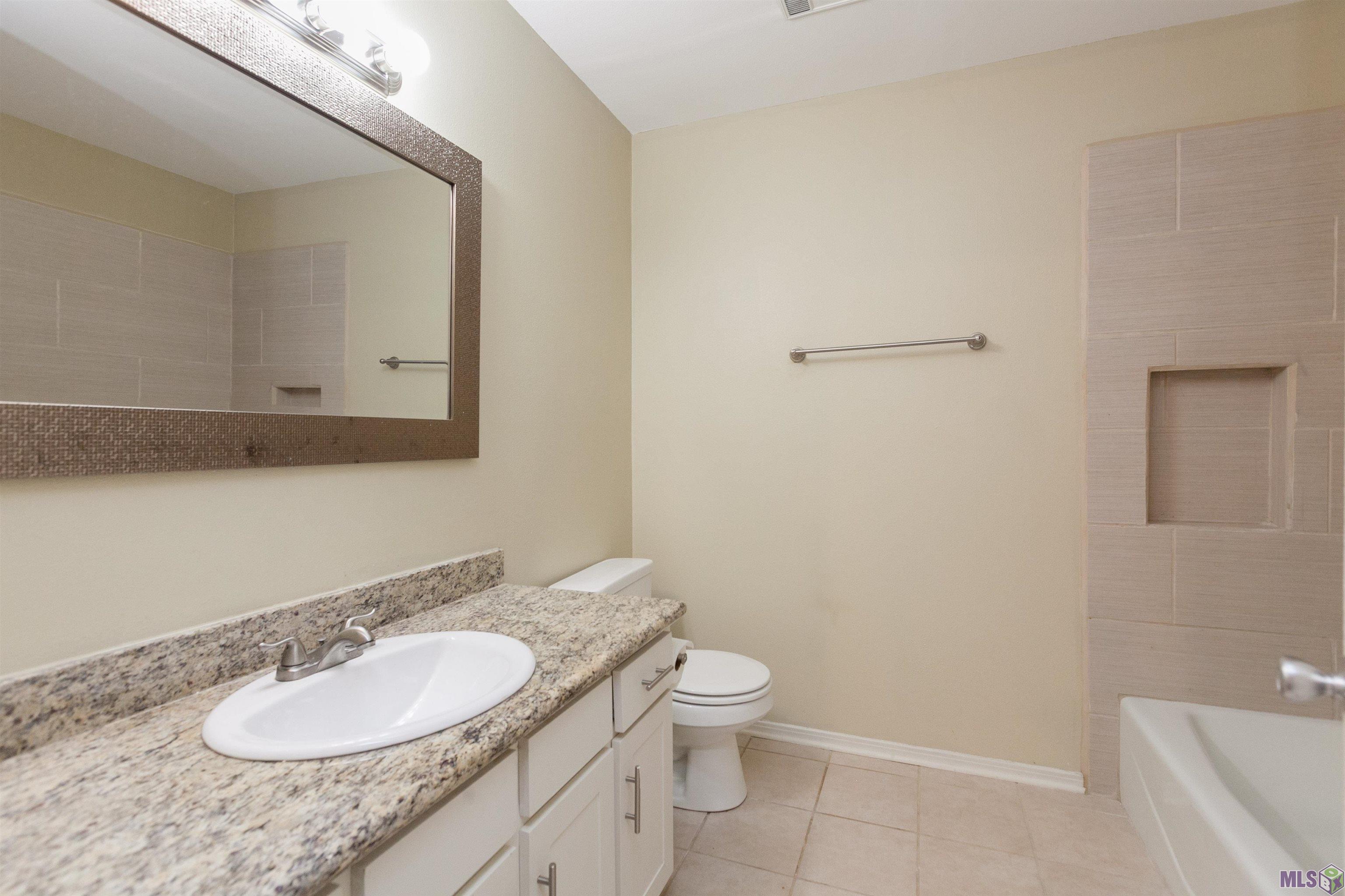 2122 Brightside Drive Baton Rouge, LA 70820 - Photo 17 of 26 Second floor bathroom