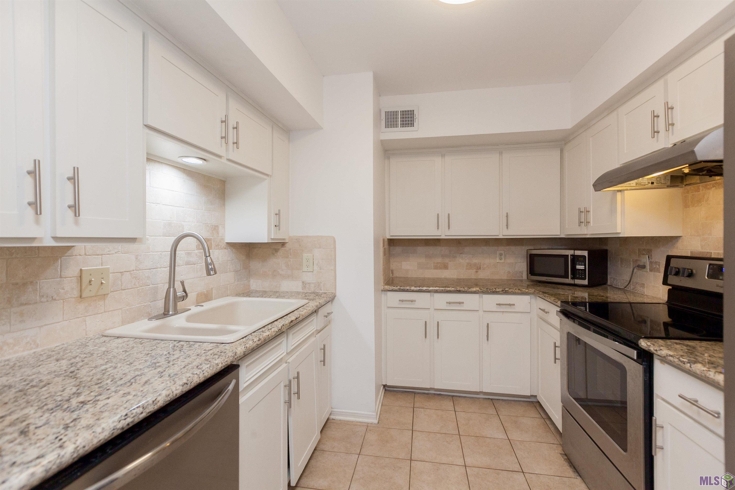 2122 Brightside Drive Baton Rouge, LA 70820 - Photo 5 of 26 Kitchen
