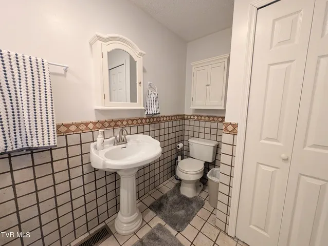 $469,000 | 1606 Valley View Drive, Big Stone Gap, VA 24219