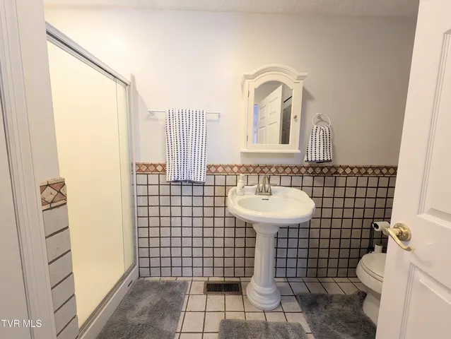 $469,000 | 1606 Valley View Drive, Big Stone Gap, VA 24219