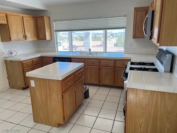 $2,300 | 360 Promontory Drive, Henderson, NV 89014