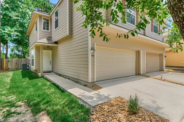 $1,900 | 106 East Stedhill Loop, The Woodlands, TX 77384