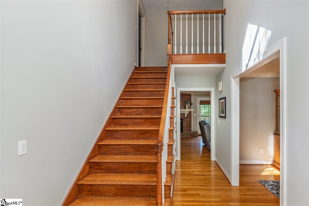 211 Bennington Way Greer, SC 29650 - Photo 4 of 36 Gallery Image 4