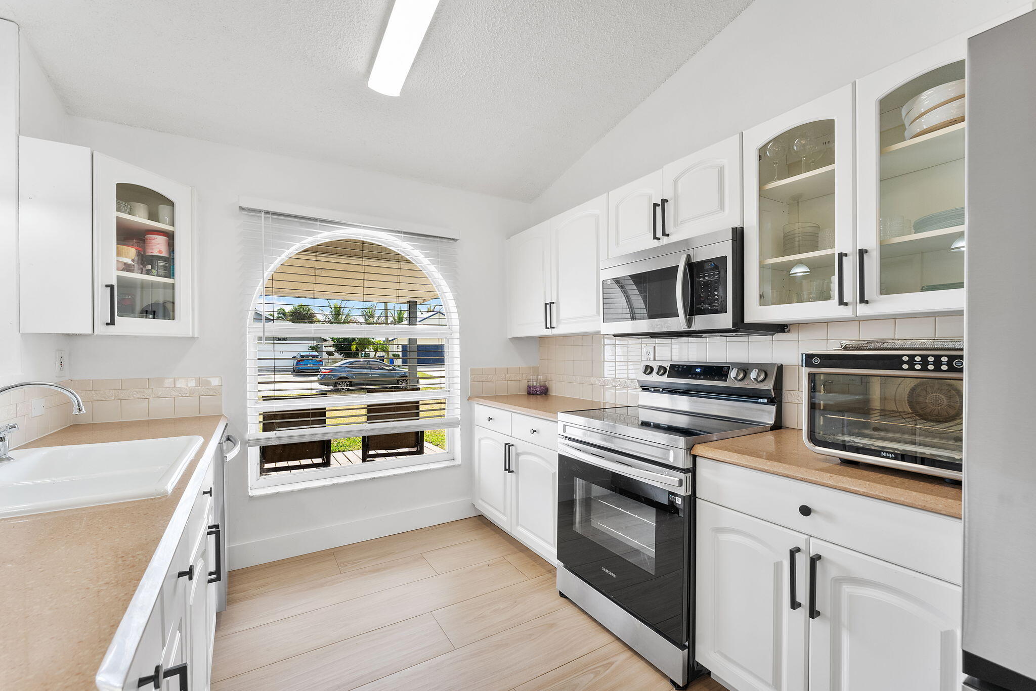 6249 Foster Street Jupiter, FL 33458 - Photo 11 of 30 18-web-or-mls-DSC05466